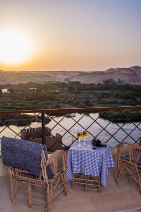 ASWAN NILE PALACE (swimming pool-rooftop-Nile view)